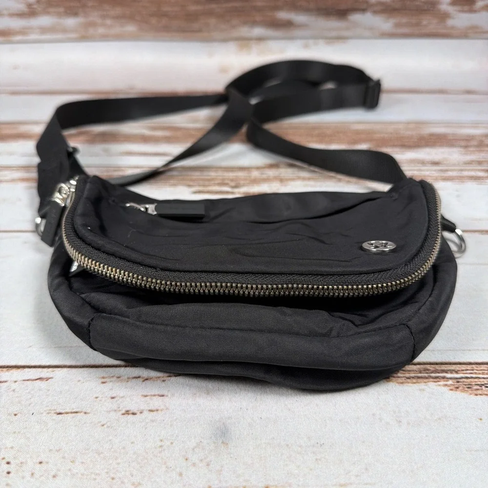 Lululemon All Night Festival Bag 5L Black Crossbody Messenger Handbag 0064950-01